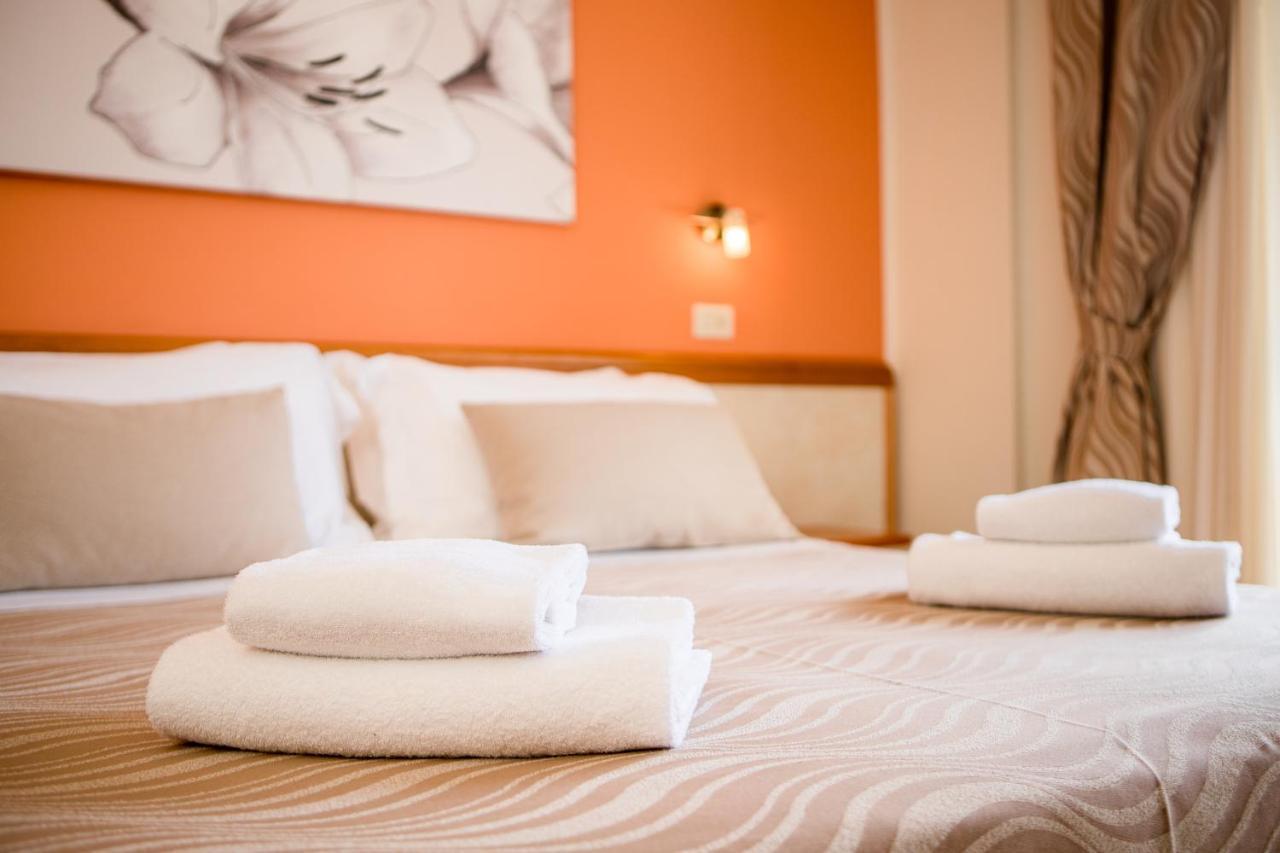Unique Hotel Чезенатико Экстерьер фото