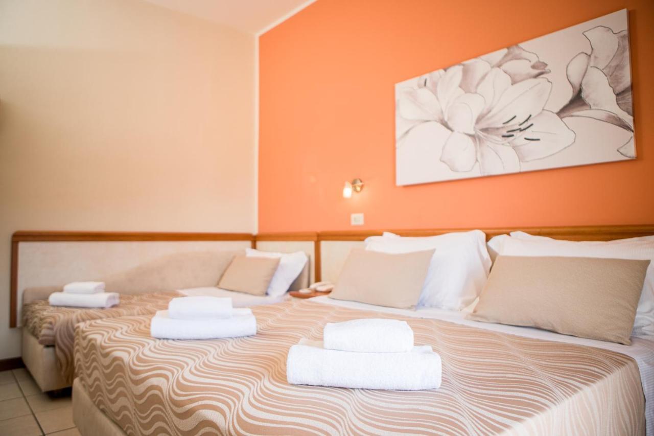Unique Hotel Чезенатико Экстерьер фото
